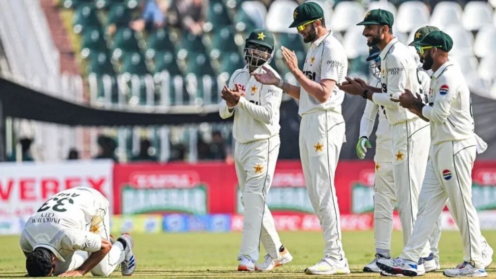 পাকিস্তান বনাম বাংলাদেশ: দ্বিতীয় টেস্টে পাকিস্তানের সম্ভাব্য একাদশ ও সিরিজ বাঁচানোর লড়াই