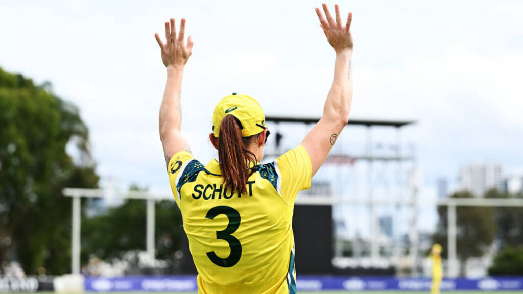 মহিলা বিশ্বকাপ: “‘Revenge, spite’ driving Schutt in World Cup swansong” – শুটের শেষ মহারণ