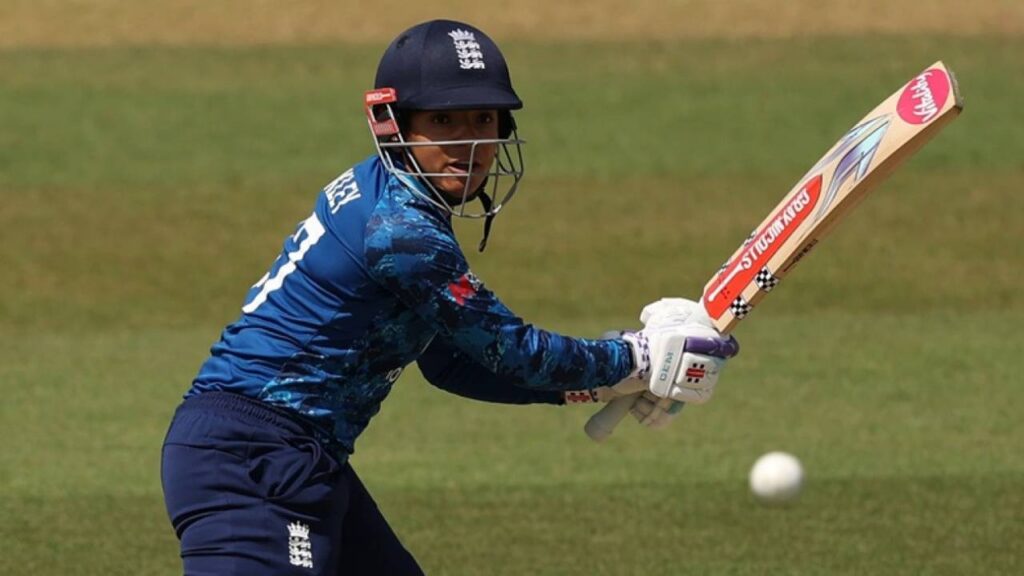 মহিলা টি-টোয়েন্টি বিশ্বকাপ: Scotland bowl, England pick Dunkely to replace injured Sciver-Brunt